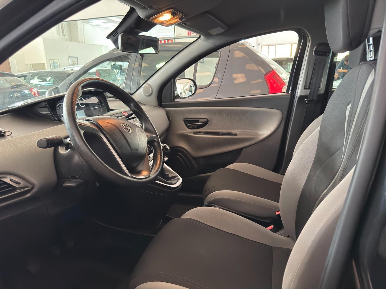 Lancia Ypsilon 0.9 TwinAir 85 CV 5 porte Metano Ecochic Gold - NEOPATENTATI