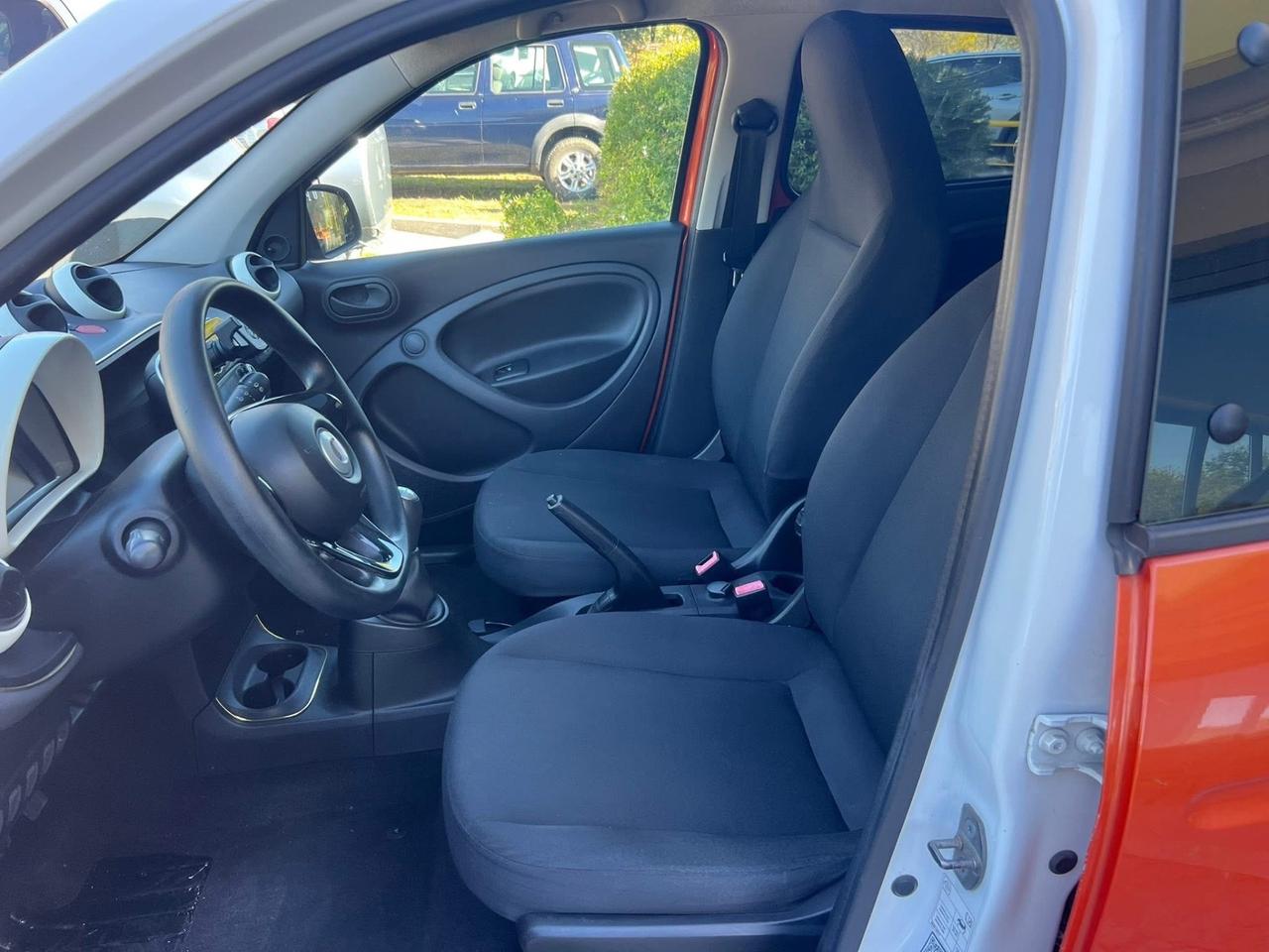 Smart ForFour 60 1.0 benzina garantita 12 mesi tetto in vetro full