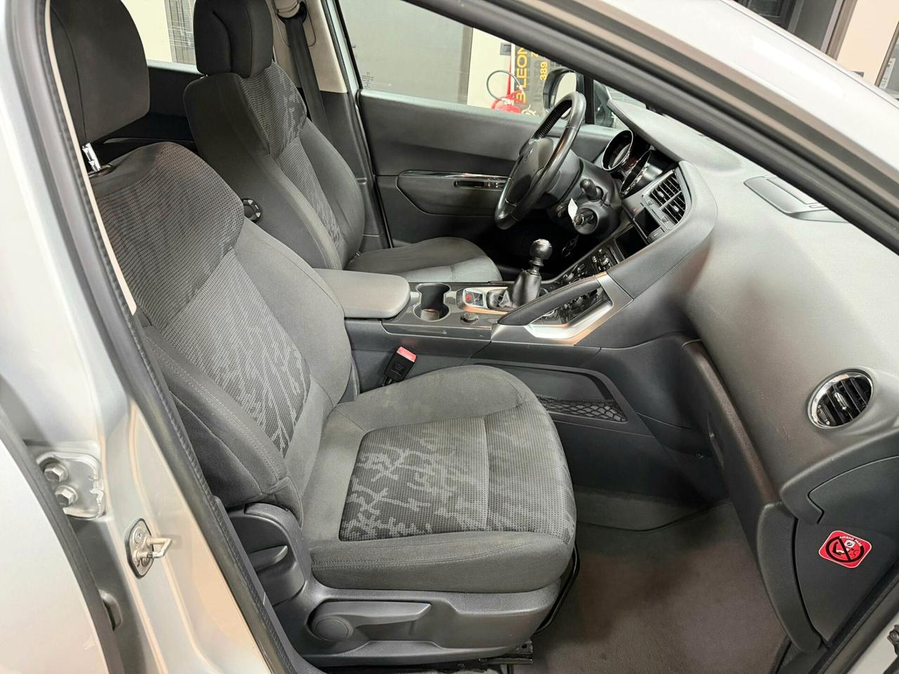 PEUGEOT 3008 1.6 HDi 115CV BUSINESS