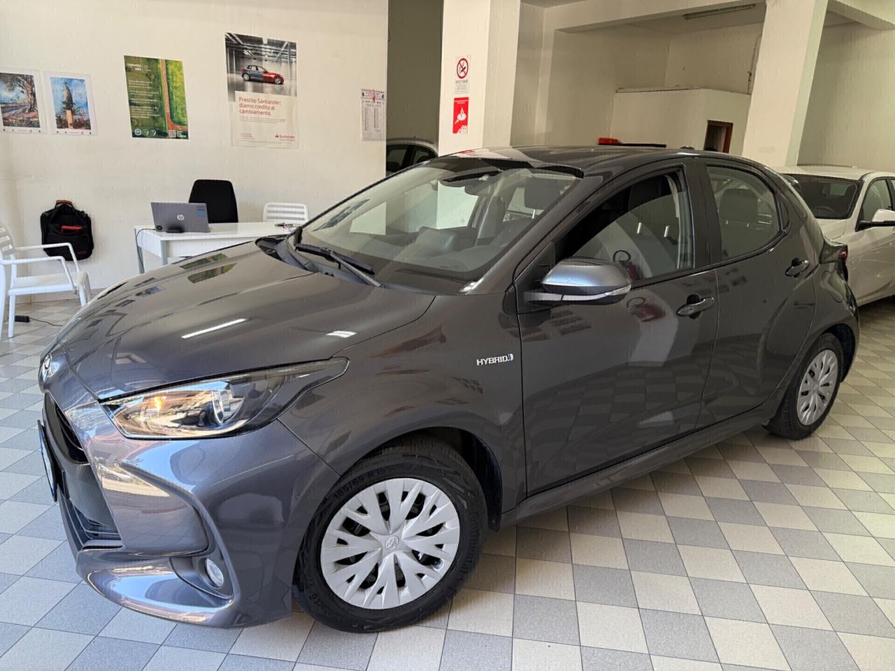 Toyota Yaris 1.5 Hybrid 5 porte Business .