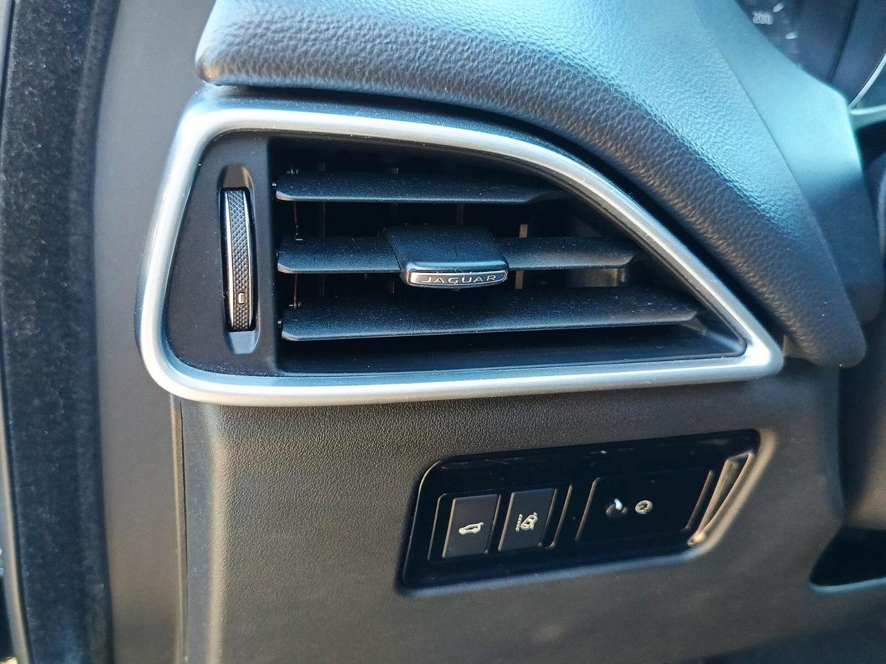 Jaguar F-Pace 2.0 D 180 CV AWD Portfolio