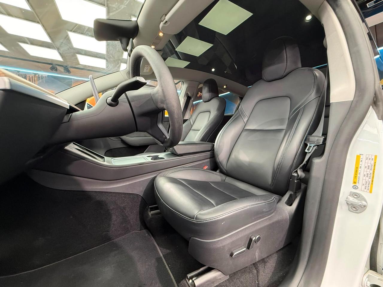 Tesla Model Y Long Range AWD (349)