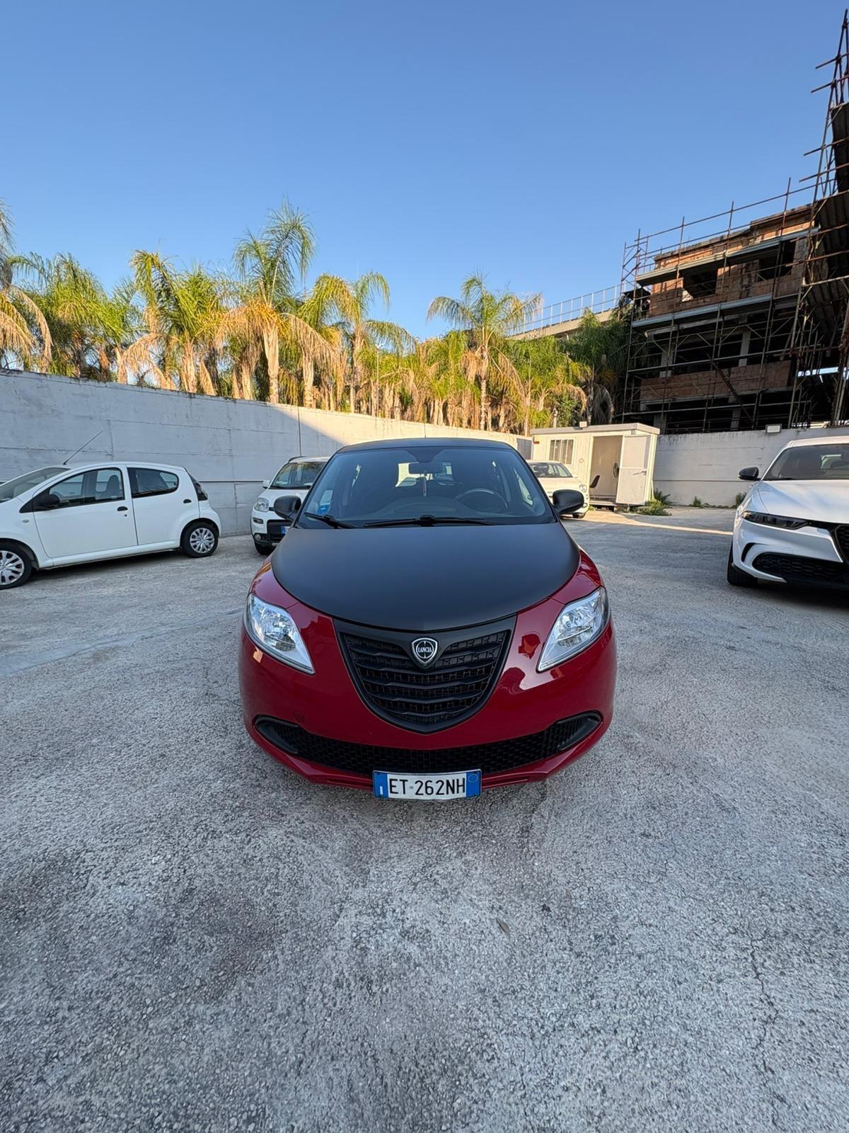 Lancia Ypsilon 1.2 69 CV 5 porte S Momodesign
