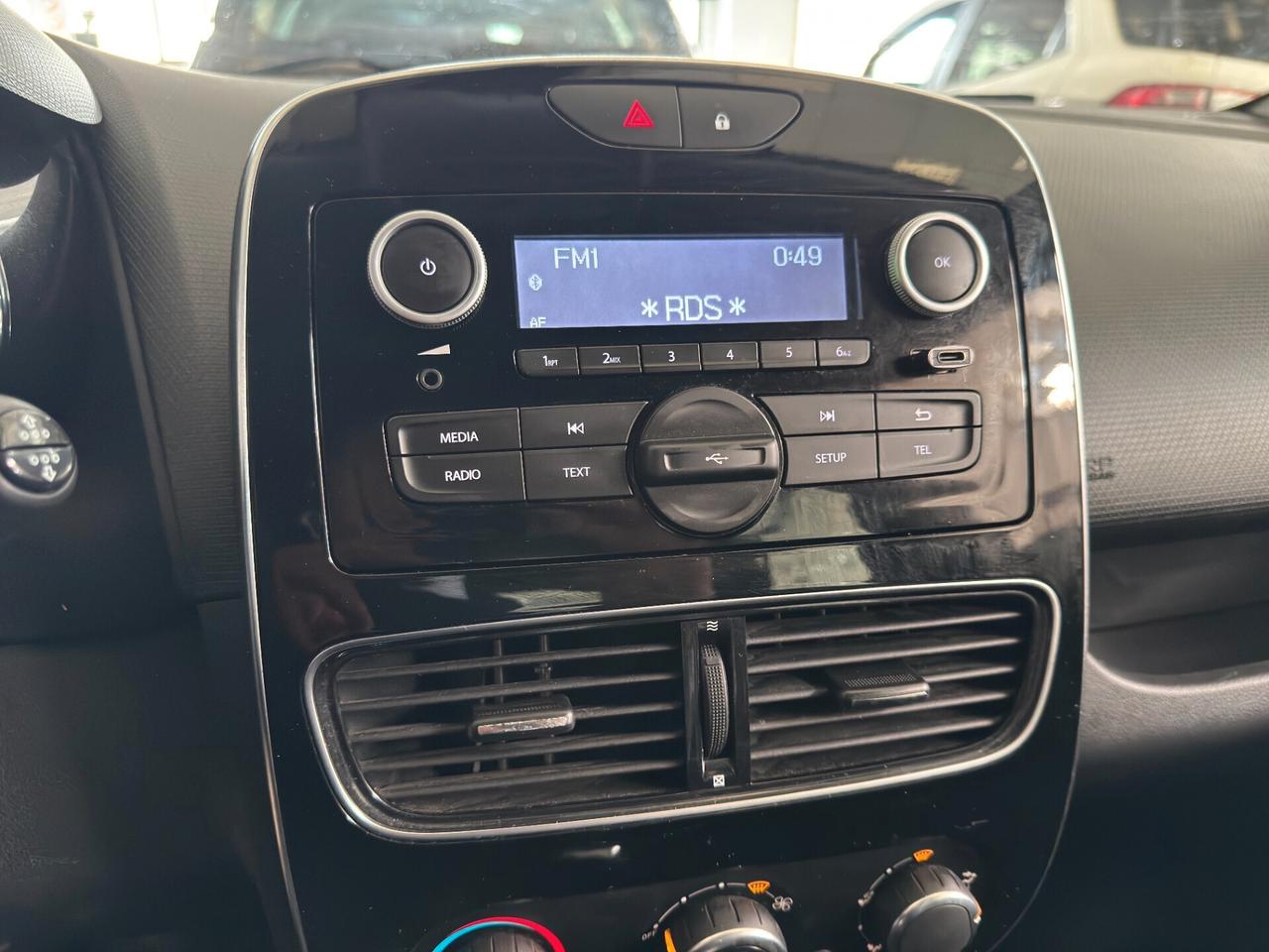 Renault Clio 1.2 75CV benzina 5 porte Life - OK NEOPATENTATI/E!