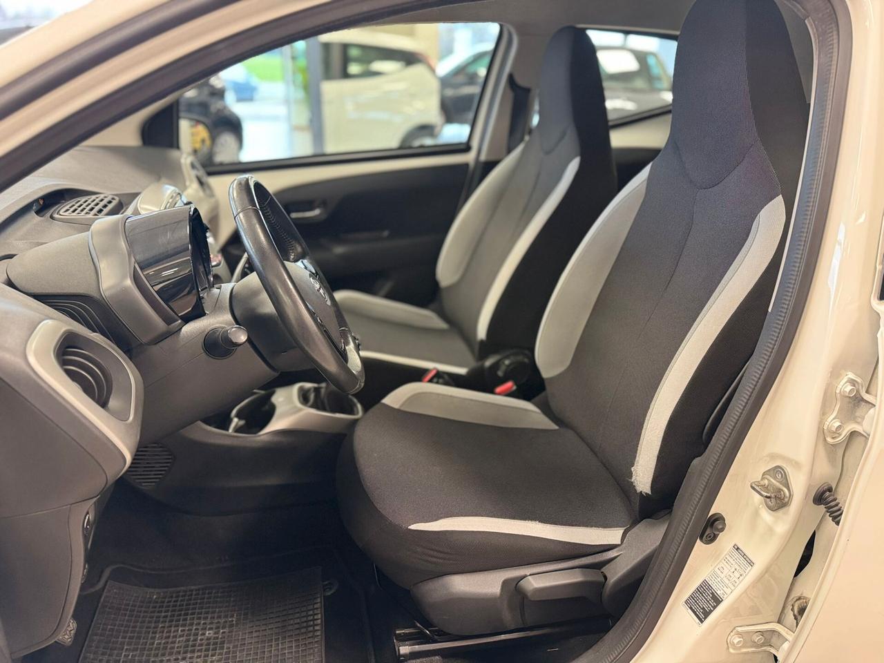 Toyota Aygo 1.0 VVT-i 69 CV 5 porte x-cite