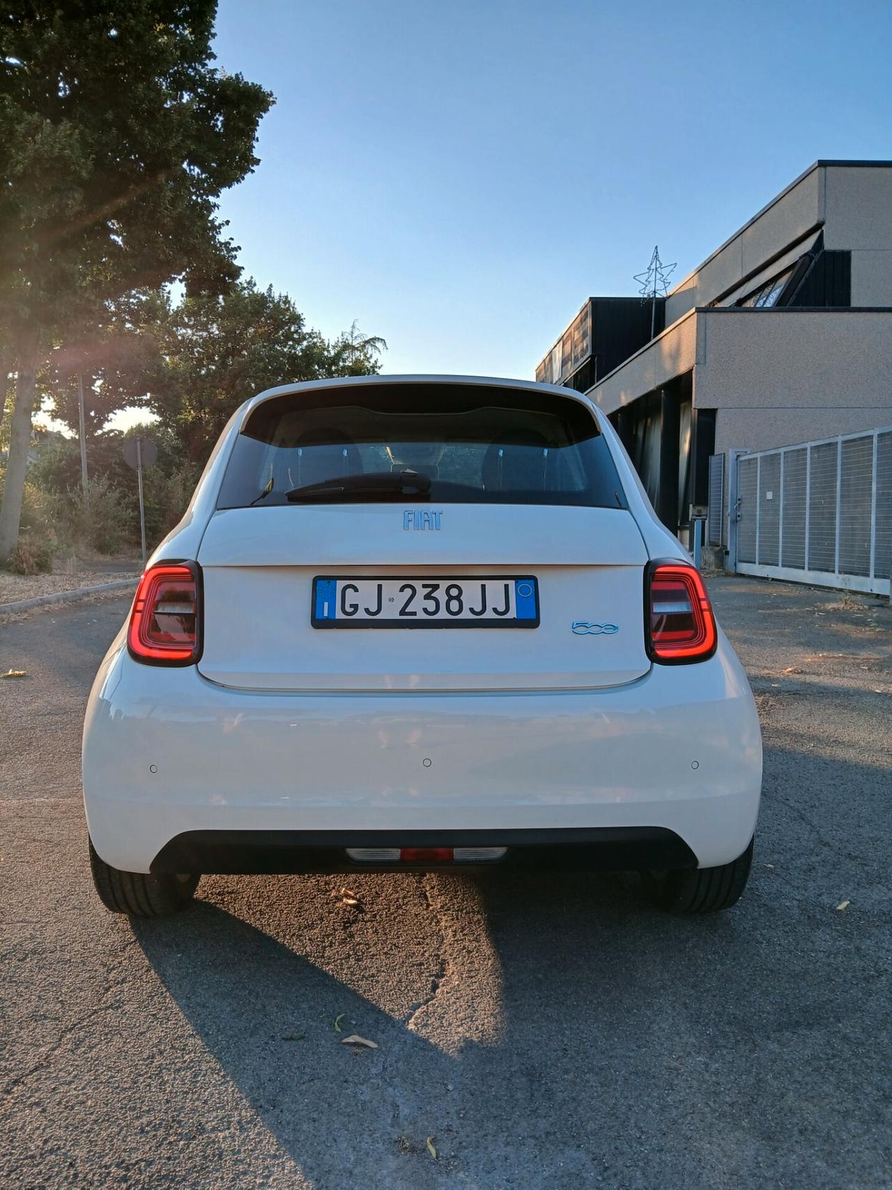 Fiat 500e Berlina 42 kWh Icon 13700€