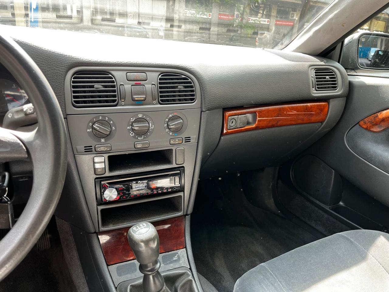 Volvo V40 2.0 16V cat