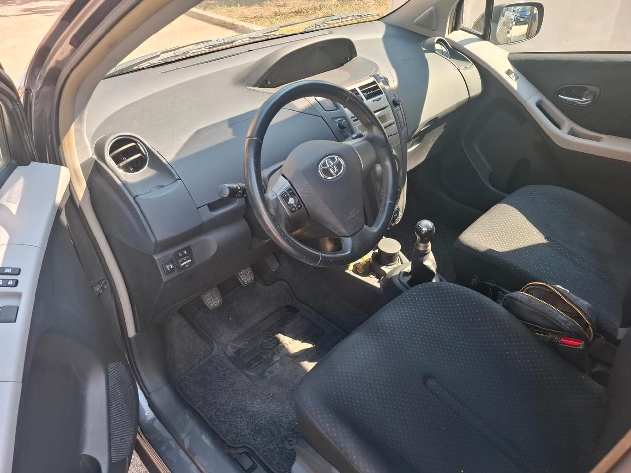 Toyota Yaris 1.0 5 porte