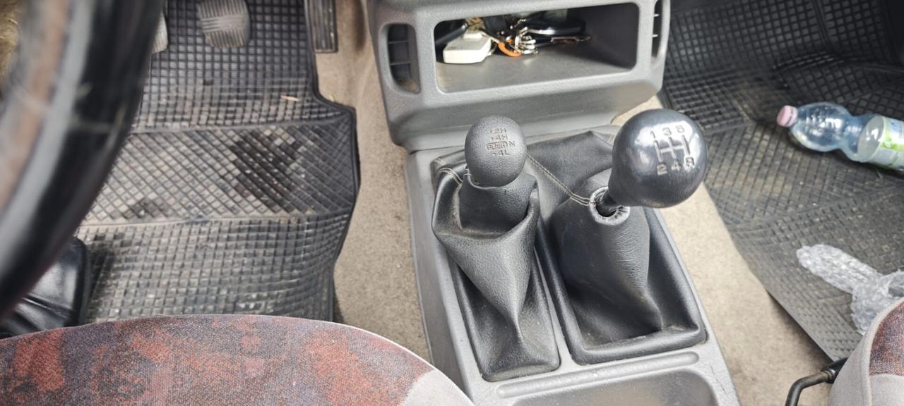 Nissan Terrano II 2.4i 12V cat 5 porte SE