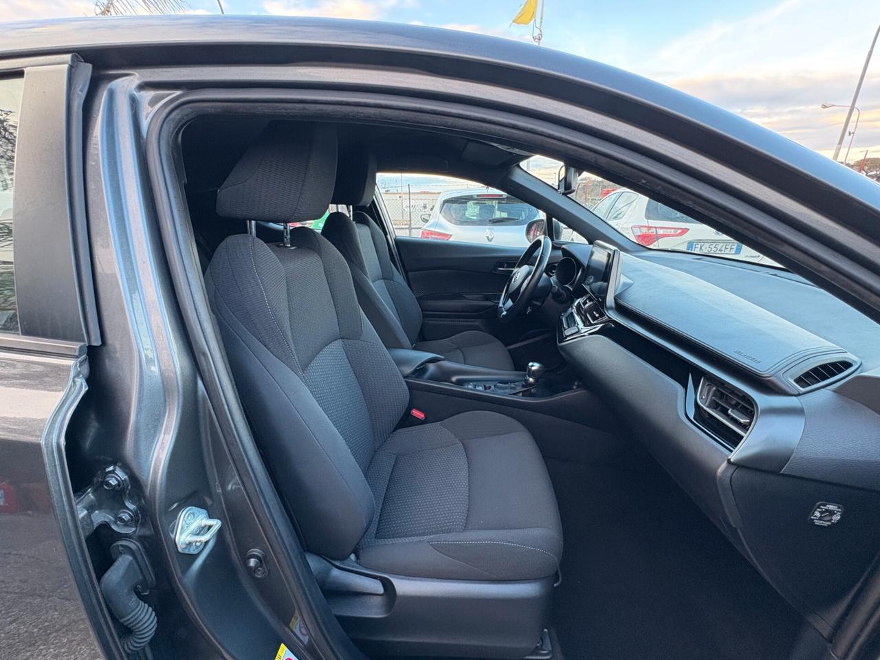 Toyota C-HR 1.8 Hybrid E-CVT Active