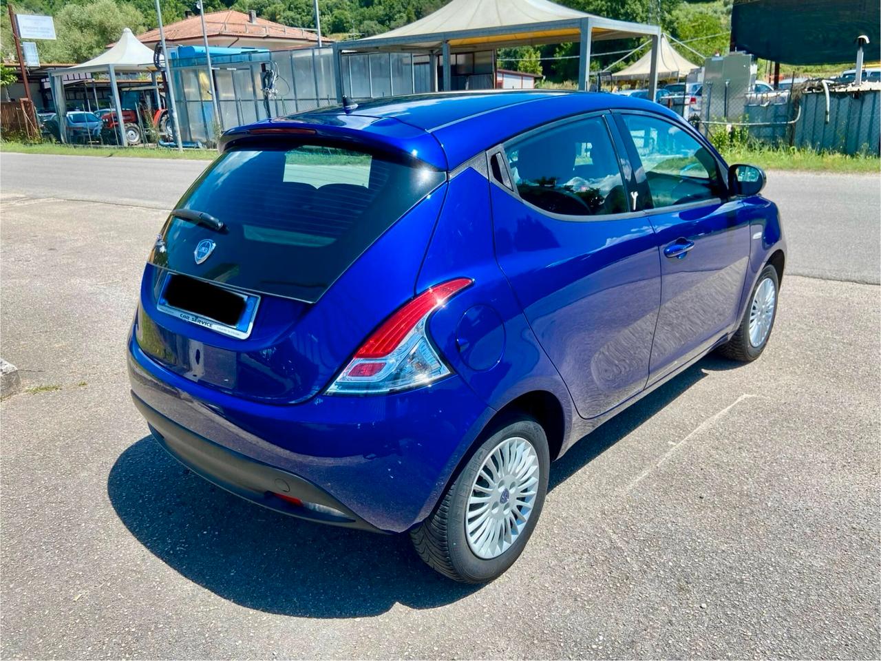 Lancia Ypsilon 1.2 69 CV 5 porte S&S Silver NEOPATENTATI