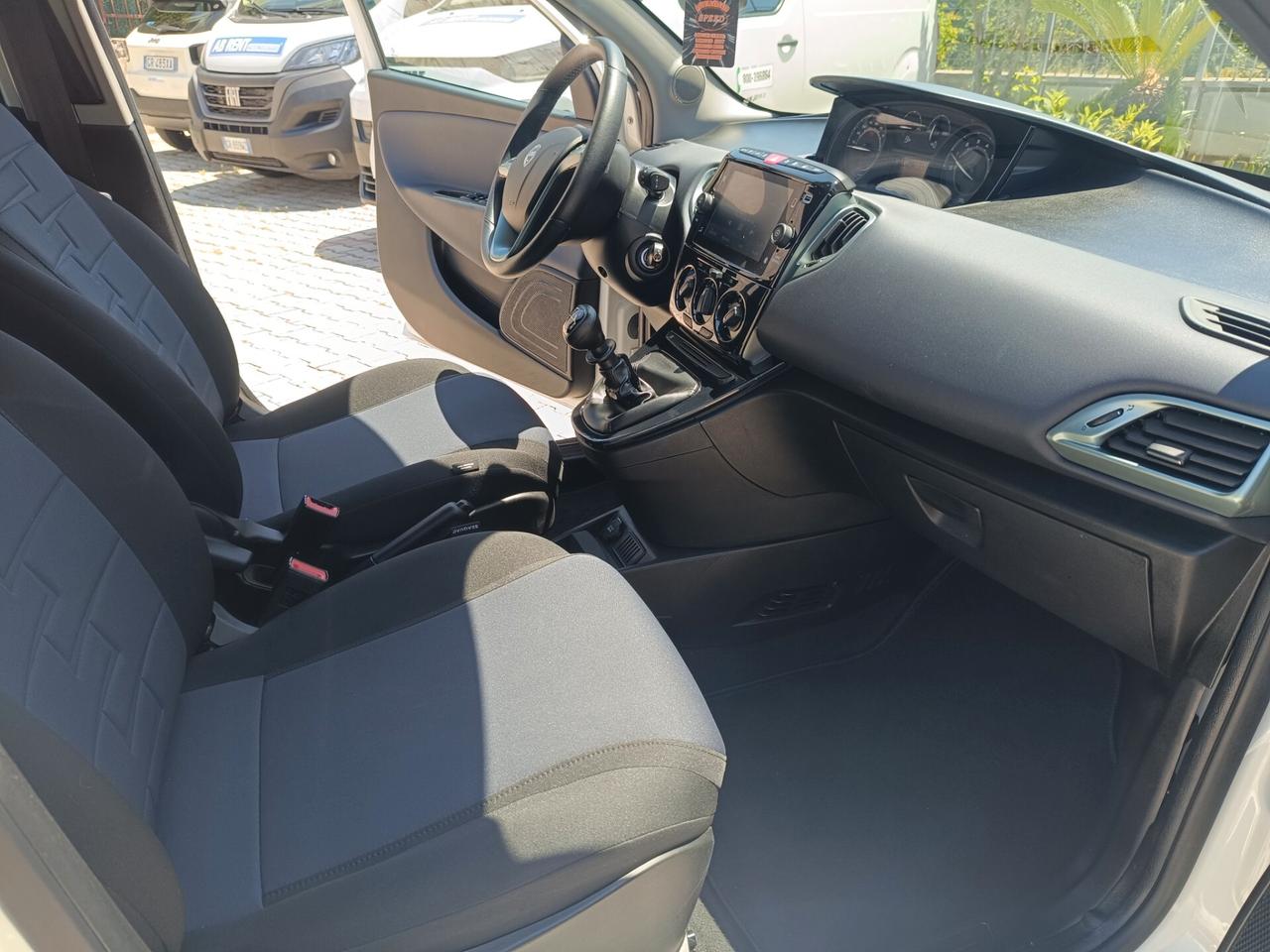 Lancia Ypsilon 1.0 FireFly 5 porte S&S Hybrid Gold