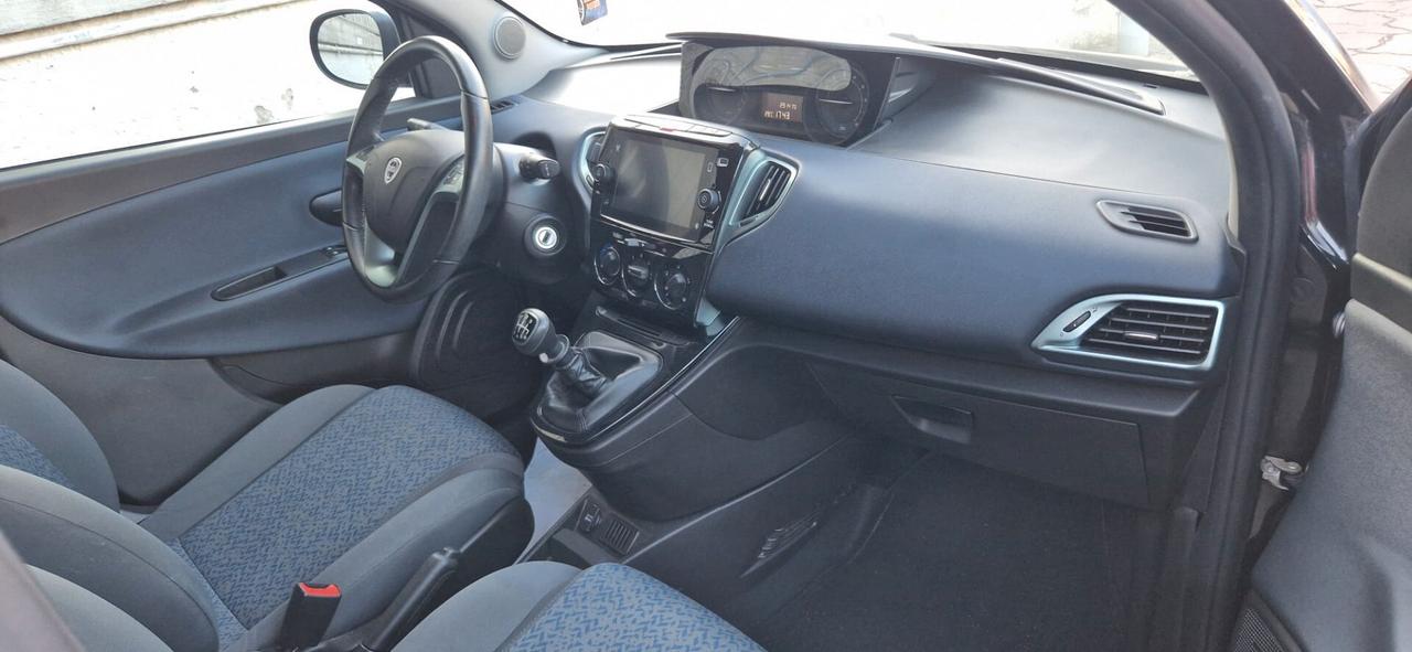 Lancia Ypsilon 1.0 FireFly 5 porte S&S Hybrid Gold