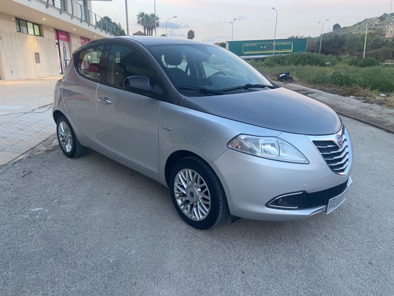Lancia Ypsilon 1.2 69 CV 5 porte S&S Gold