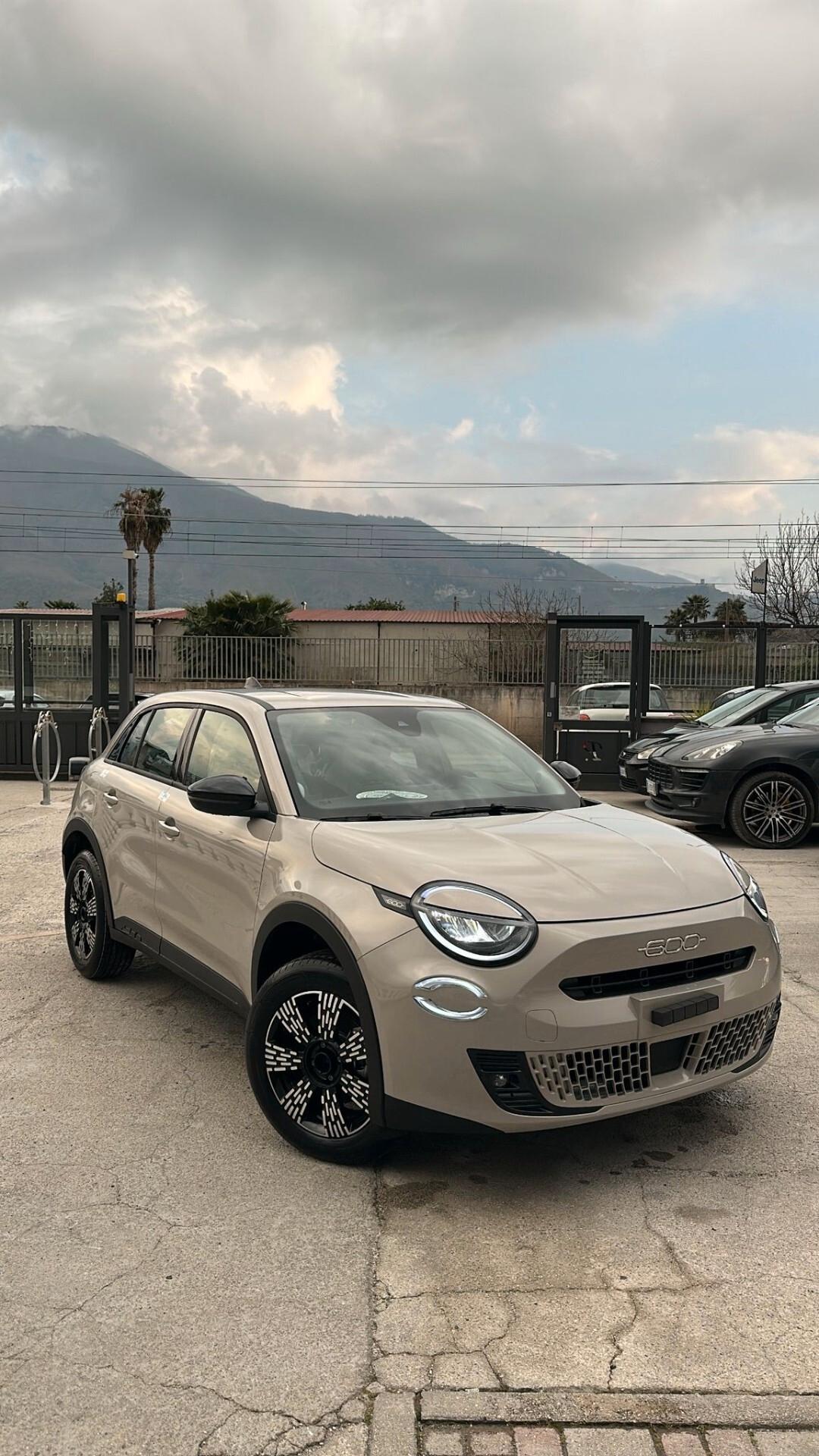 Fiat 600 Hybrid 145 CV CAMBIO AUTOMATICO "ICON"