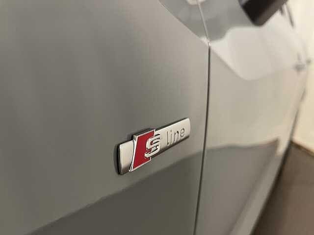 Audi Q2 35 TFSI S tronic Identity Black