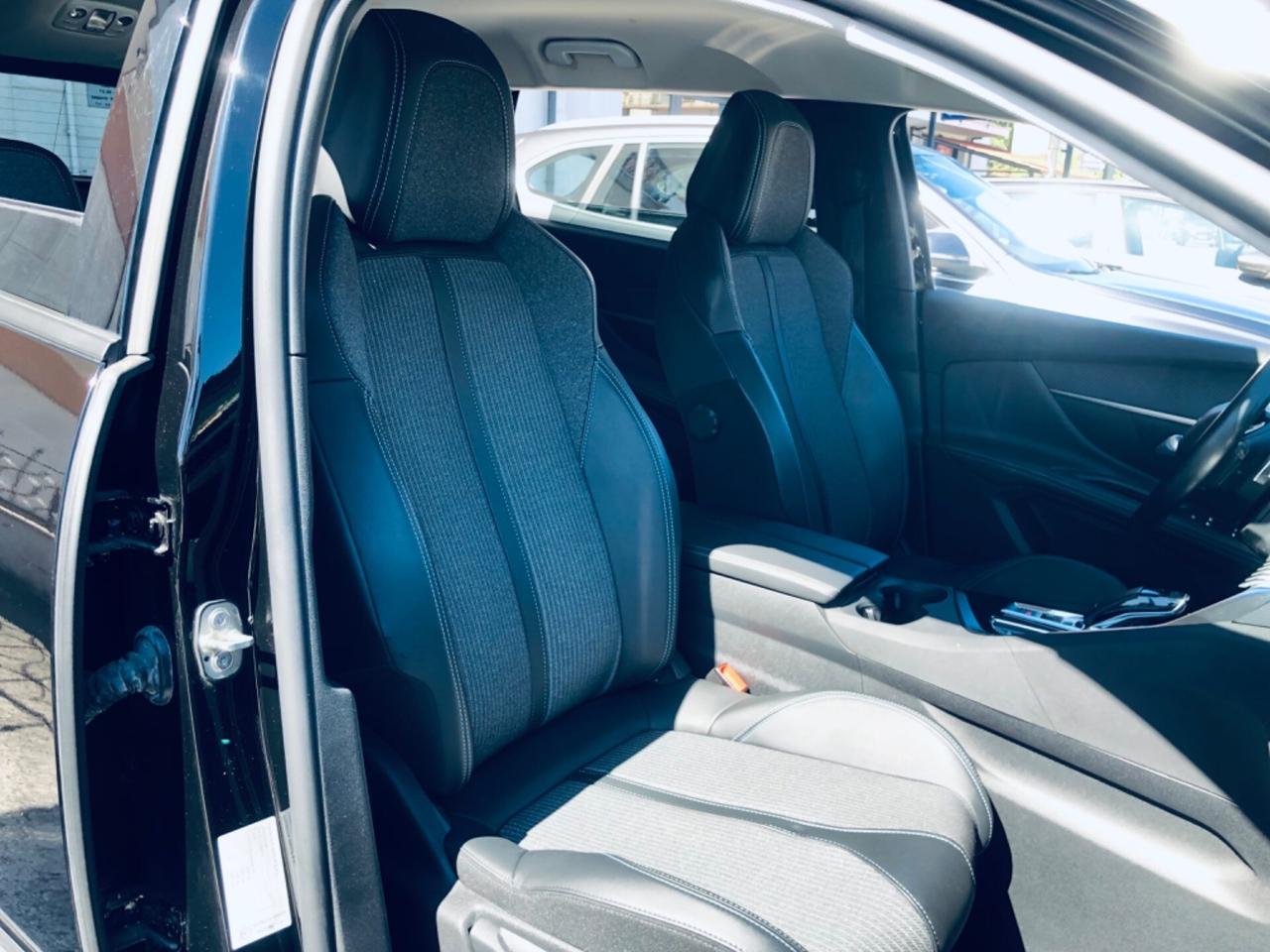 Peugeot 5008 BlueHDi 130 EAT8 Allure N1 AUTOCARRO