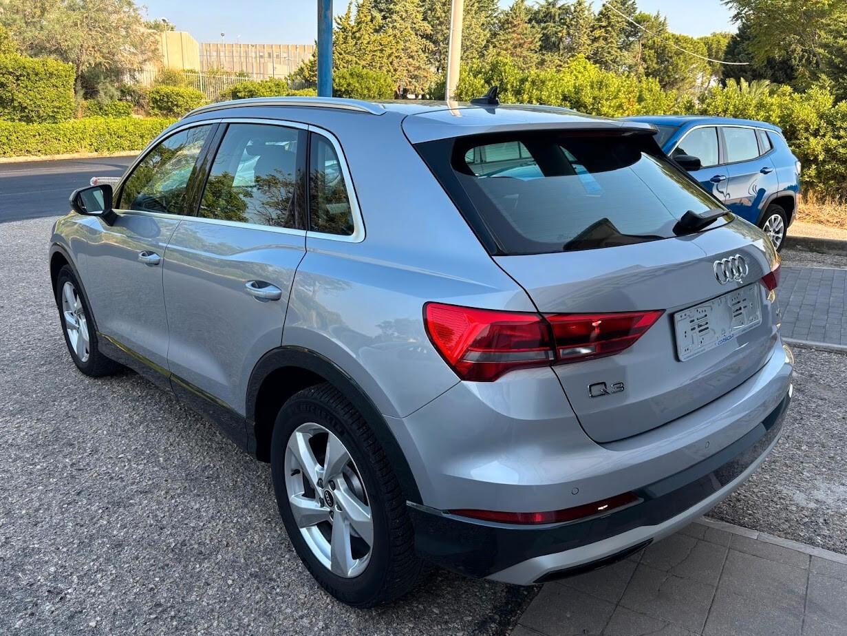 Audi Q3 40 TDI quattro S tronic Business Advanced