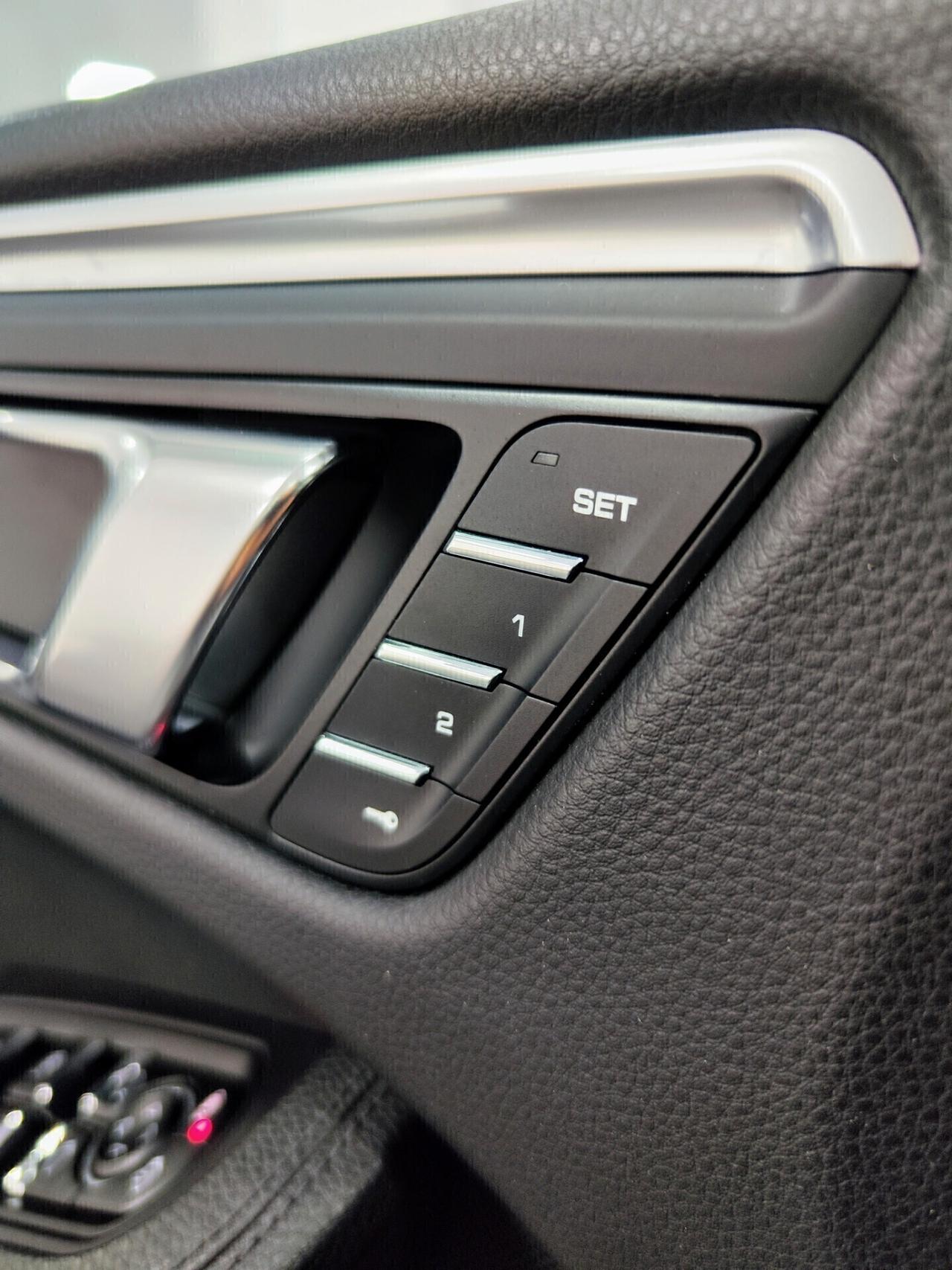 Porsche Macan 2.0 245cv Tetto Led