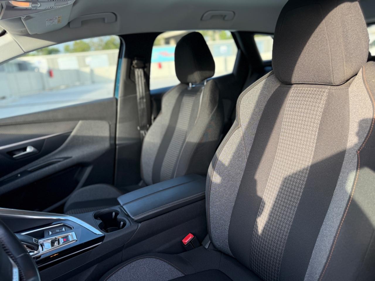 Peugeot 3008 BlueHDi 130 S&S EAT8 Active Pack