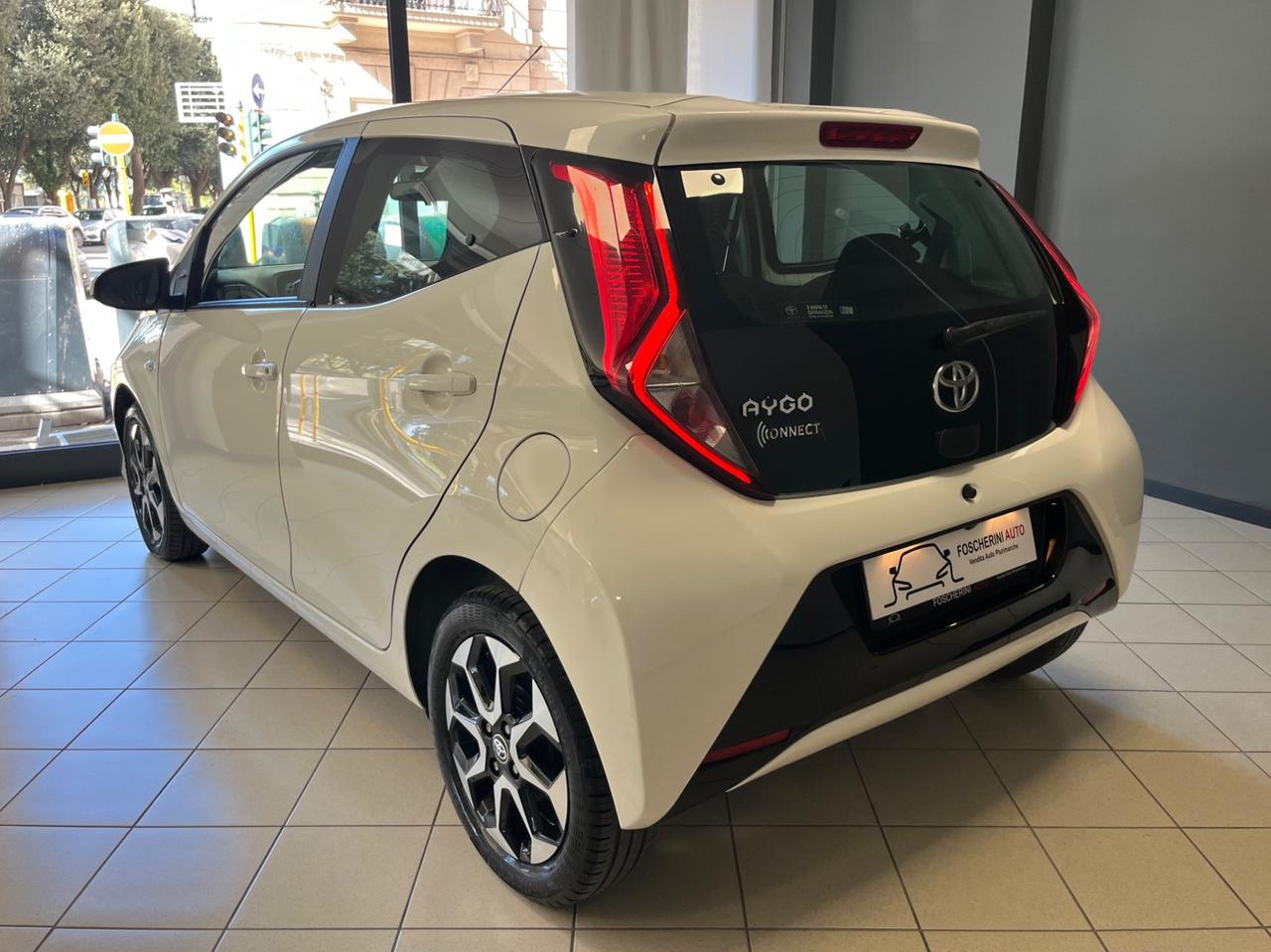 Toyota Aygo Connect 1.0 VVT-i 72 CV x-play