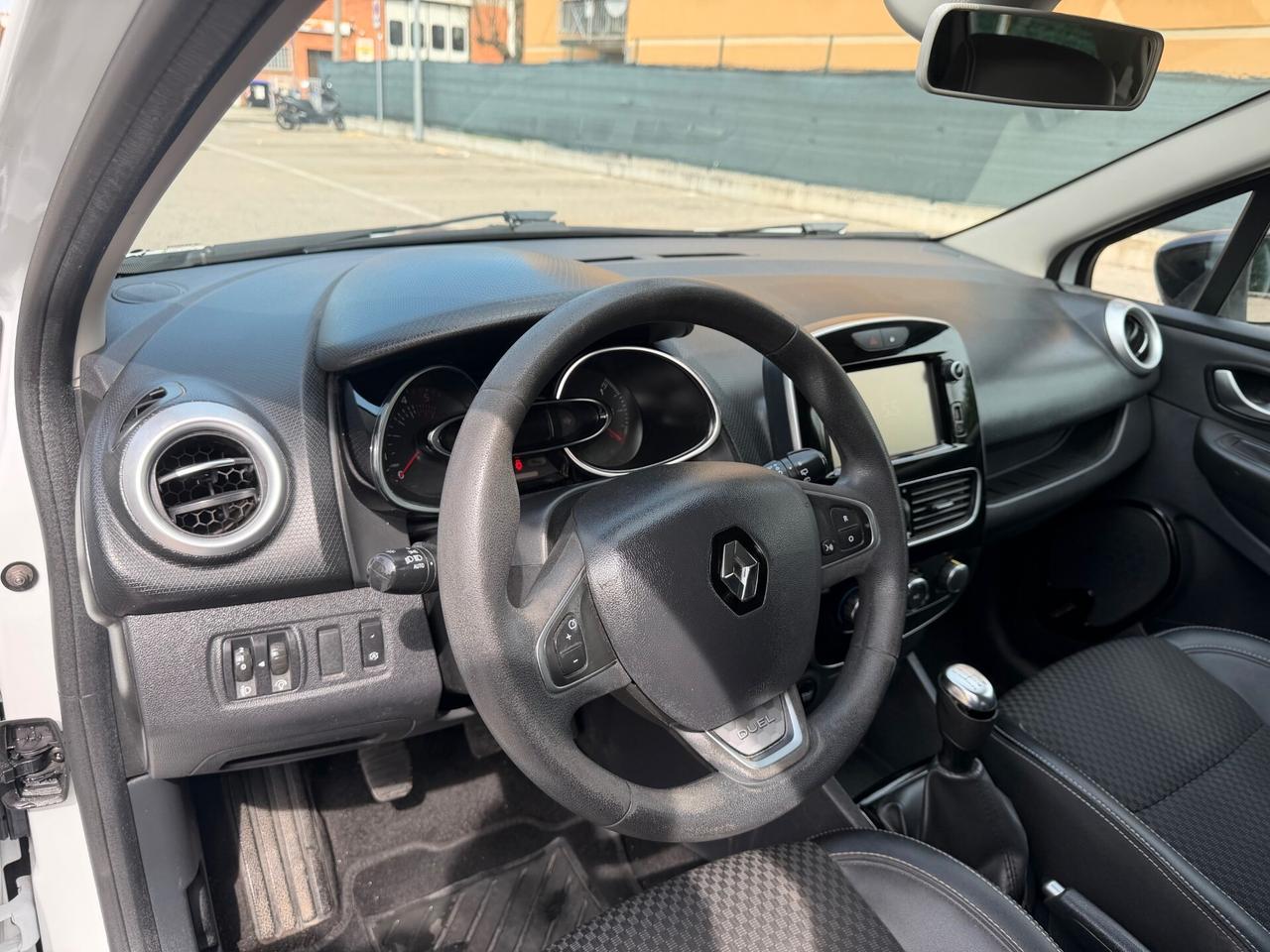 Renault Clio Sporter 1.5 dci - NEOP. - NAV. - 12 MESI DI GARANZIA -