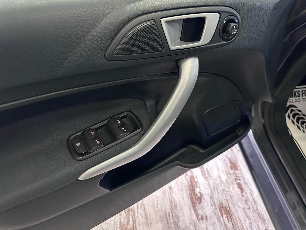 Ford Fiesta 1.2 Benzina 5 porte Titanium Ok Neopatentati