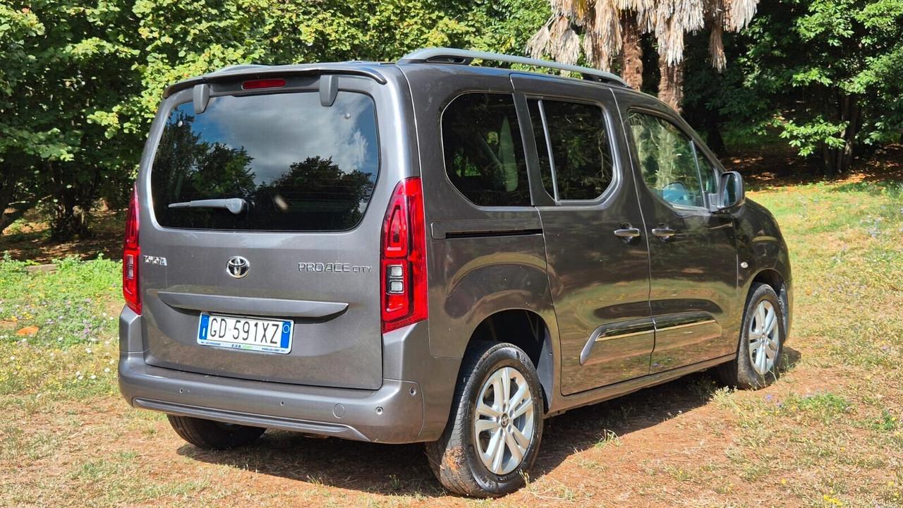Toyota Proace City Verso 1.2 110 CV S&S Short D Executive 2021 PERFETTA leggi testo