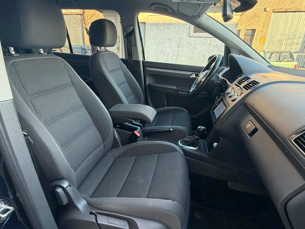 VW Touran 1.6 TDI DSG-7POSTI-U.Prop-GARANZIA-2014