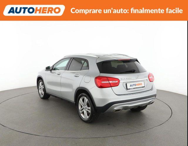 MERCEDES-BENZ GLA 200 d Automatic 4Matic Sport