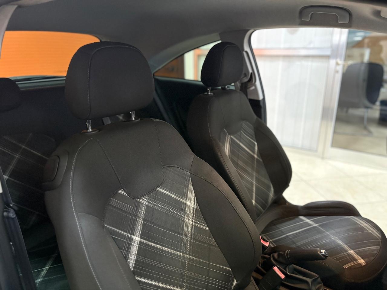 Opel Corsa 1.4 90CV GPL Tech Coupé b-Color