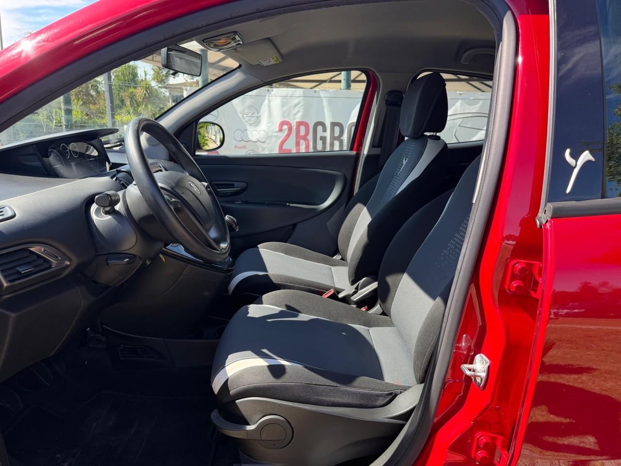 Lancia Ypsilon 1.2 69CV Silver-2015"IMPECCABILE"