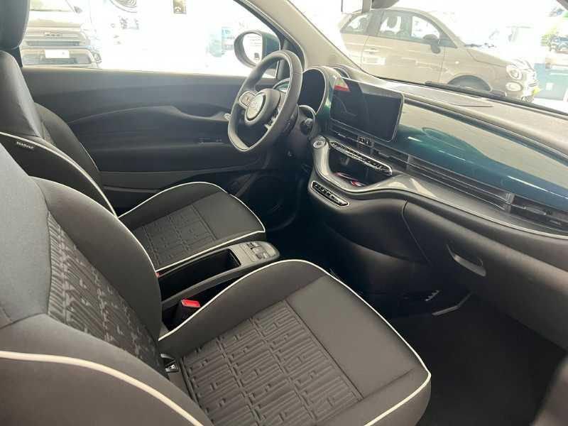 FIAT 500e 500 Nuova 500 Hatchback My23 La Nuova 500 - 320 Berlina