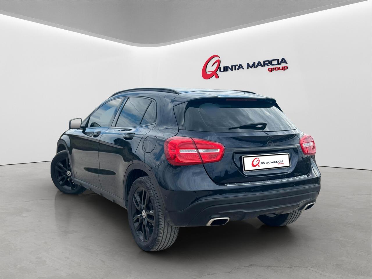 Mercedes-Benz GLA 200d SPORT AUTOMRETROCAMCARPLAY