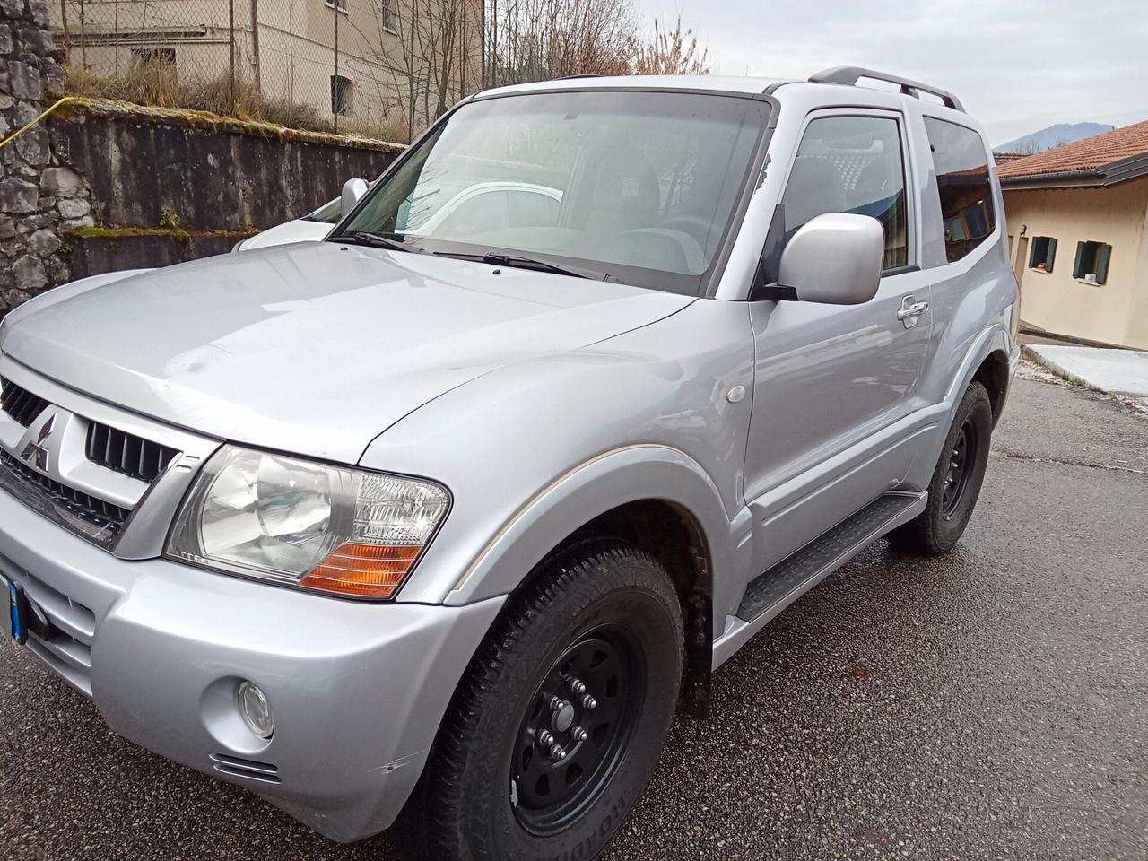 Mitsubishi Pajero 2.5 TDI 3p. Instyle