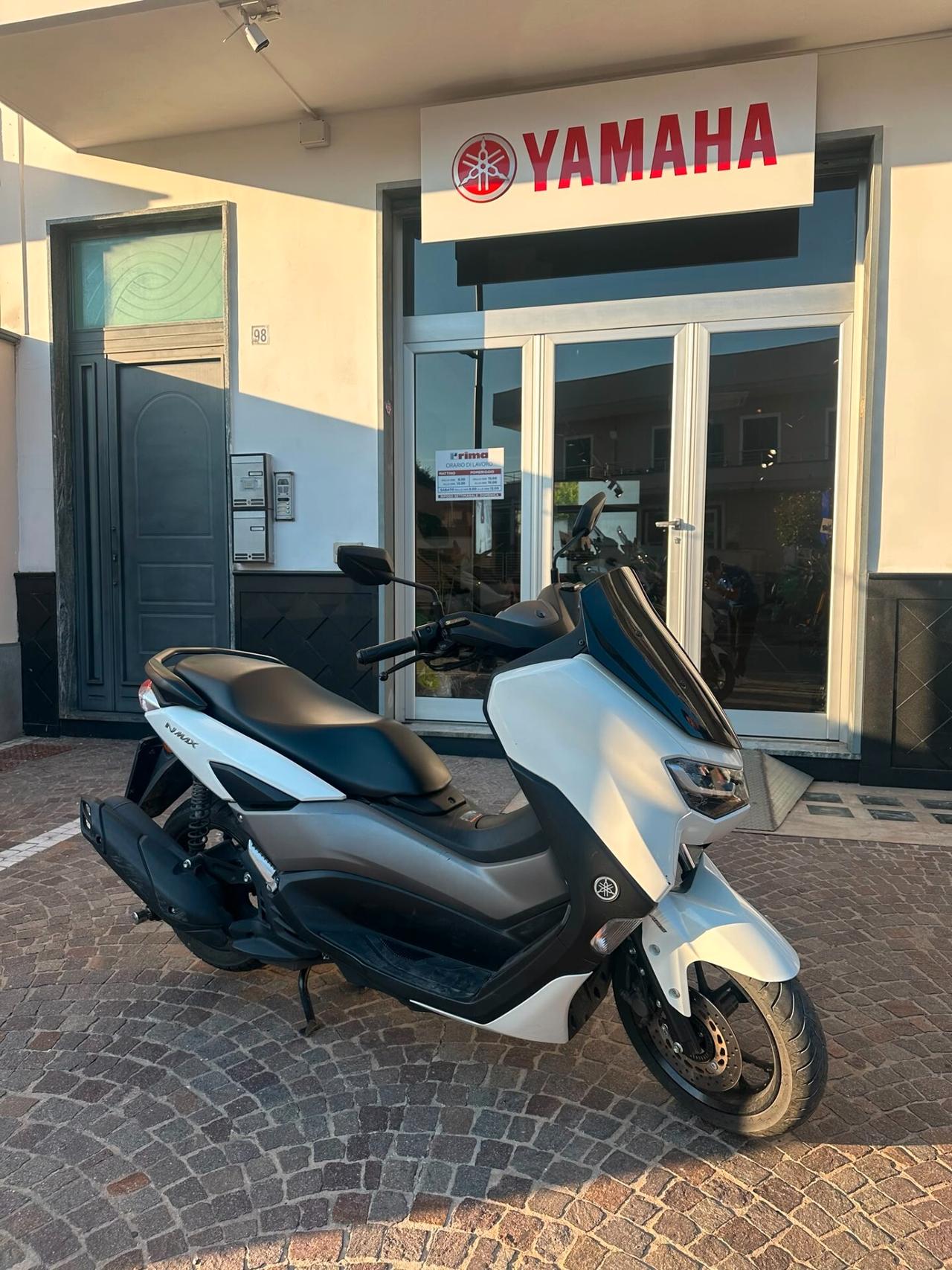 Yamaha NMAX BASE