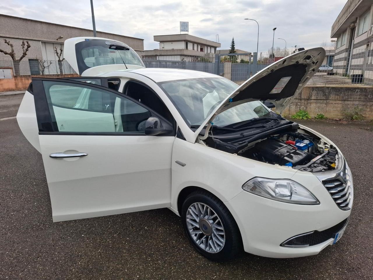 Lancia Ypsilon 1.2 del 2012 SOLO 133.000 KM