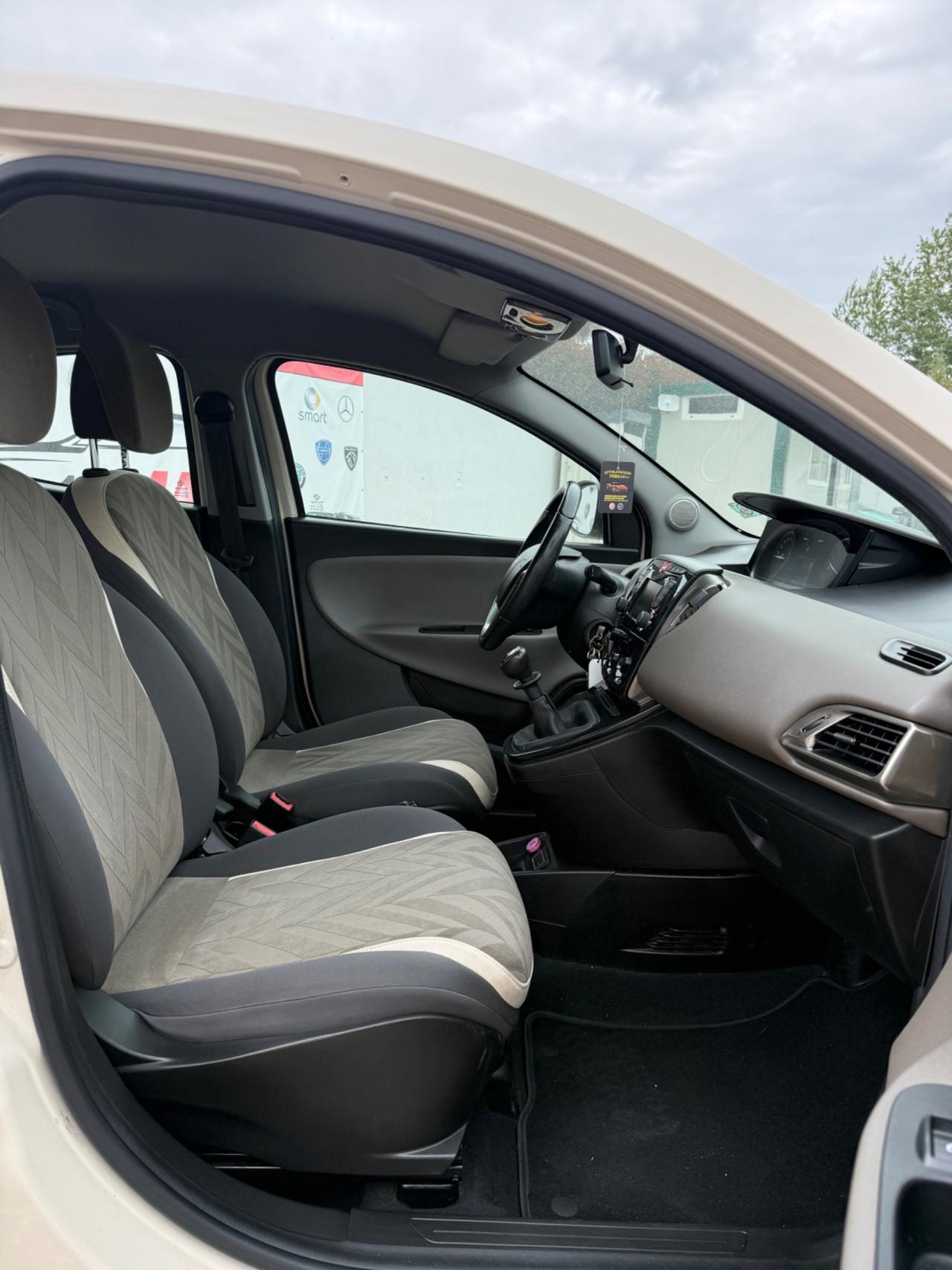 Lancia Ypsilon 1.2 69 CV 5 porte GPL Ecochic Gold