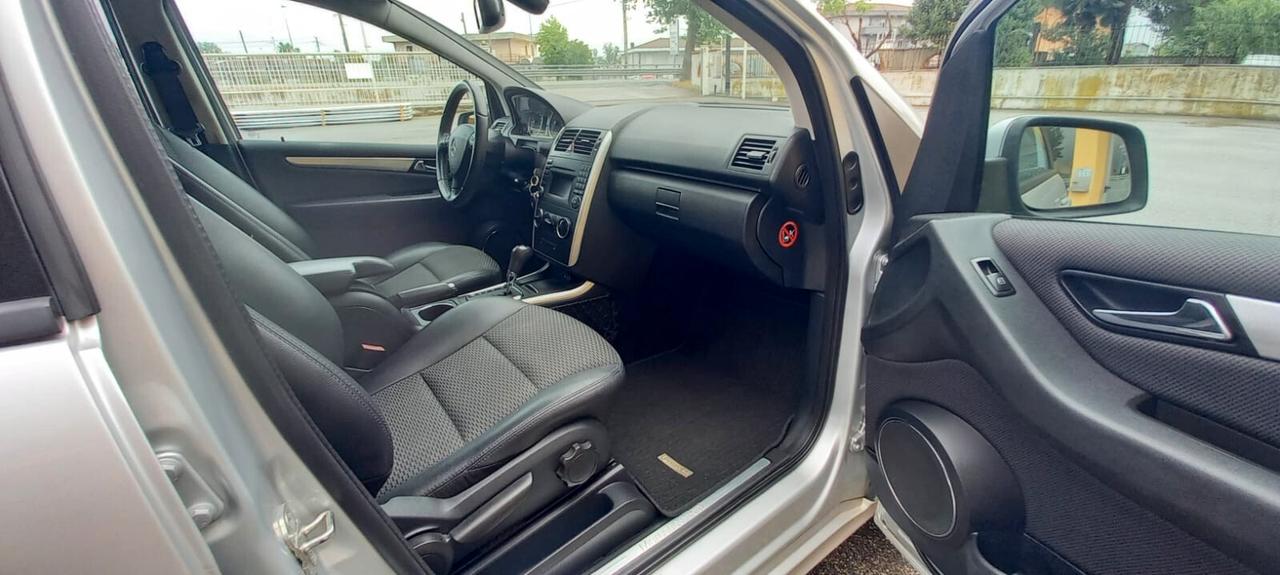 Mercedes-Benz Classe A 160 All. Avantgarde Benzina cc. 1.5 CV. 95 Automatica 5 Porte 5 Posti Euro 5 Utilizzabile anche per i Neopatentati.