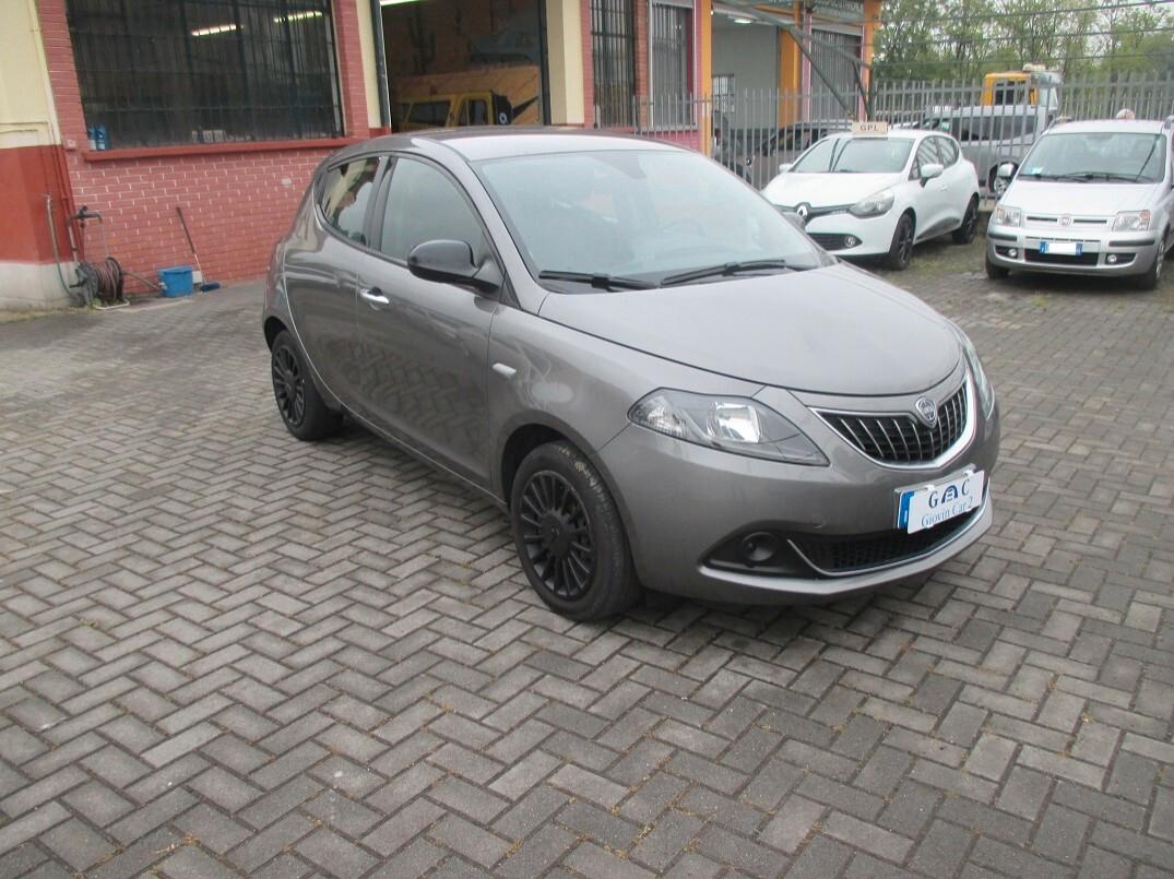 Lancia Ypsilon 1.0 FireFly Hybrid Ecochic Per Neopatentati