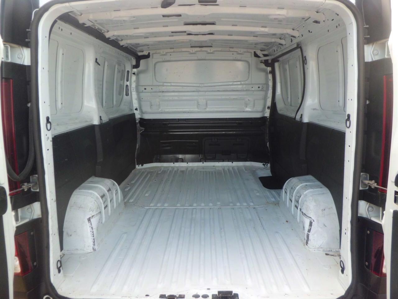 Nissan NV300 29 1.6 dCi 120CV PL-TN Van