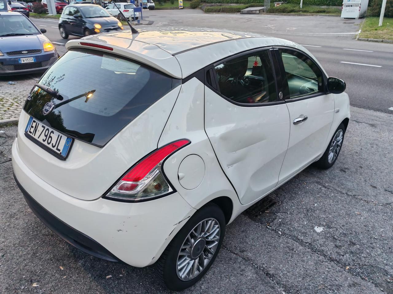 Lancia Ypsilon 1.2 69 CV 5 porte GPL Ecochic Silver