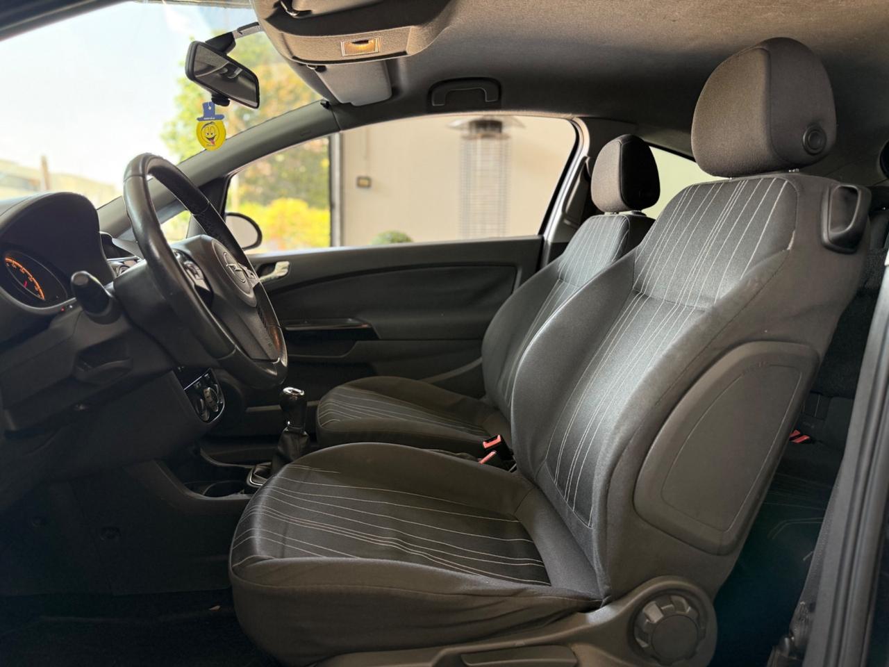 Opel Corsa 1.2 3 porte OK NEOPATENTATI