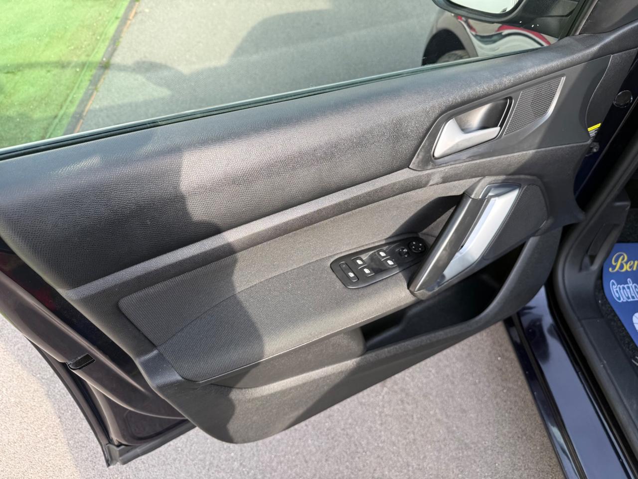 Peugeot 308 1.5diesel CAMBIO AUTOMATICO - 2019