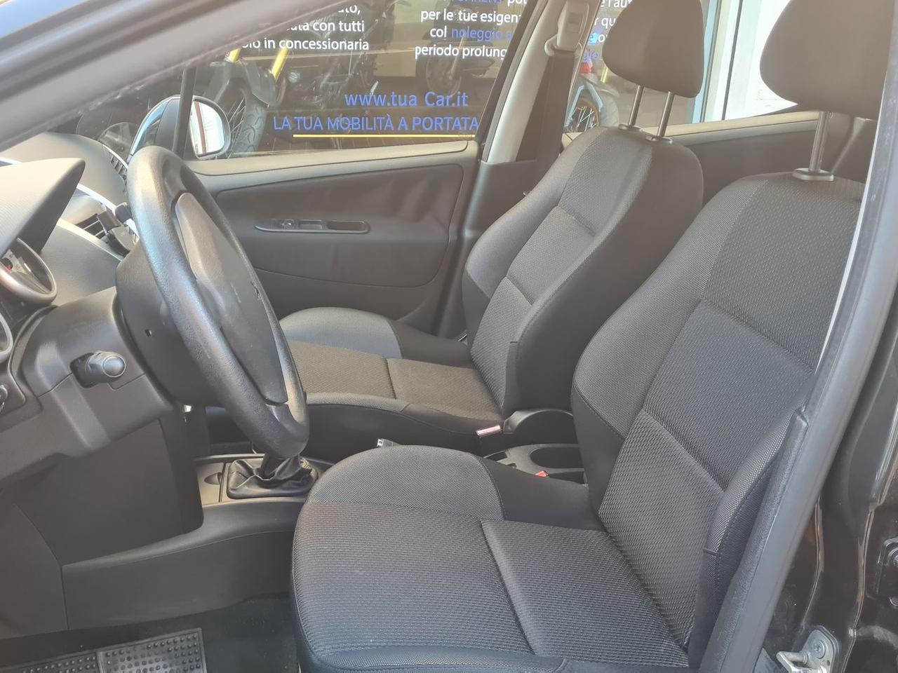 Peugeot 207 1.4 HDI FAP 70 X-Line #8141