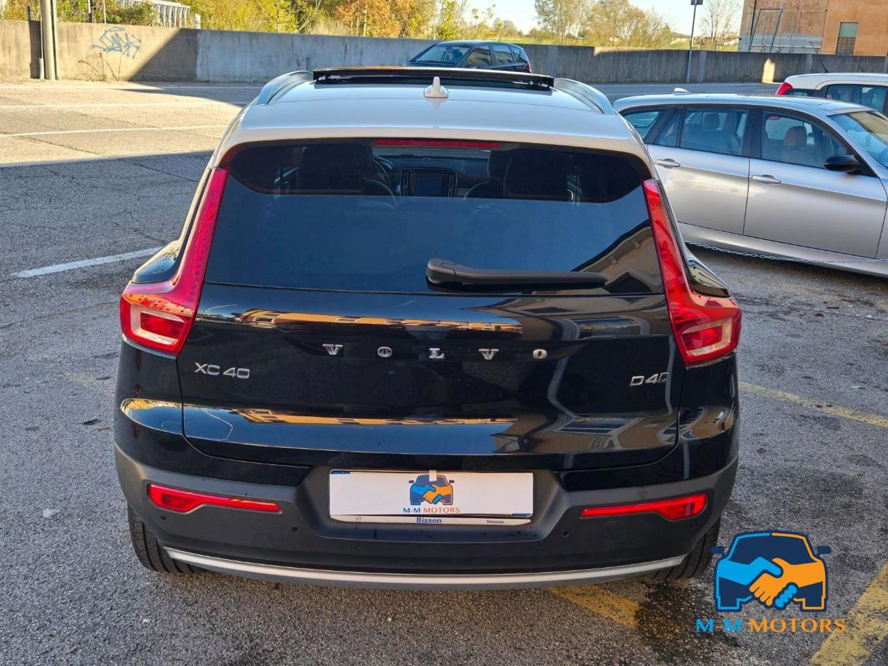 VOLVO XC40 D4 AWD Geartronic Momentum