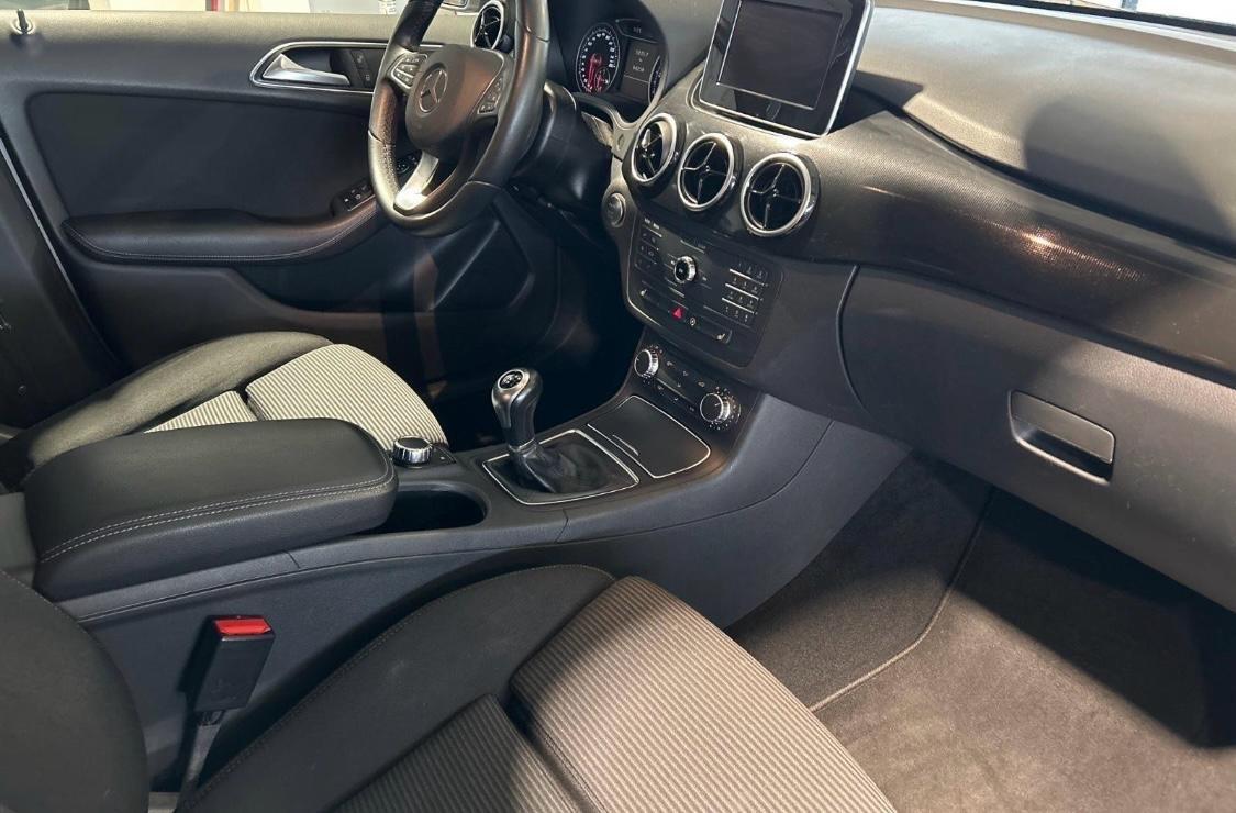 Mercedes-benz GLB 180 AMG-Rata da 310€ al mese