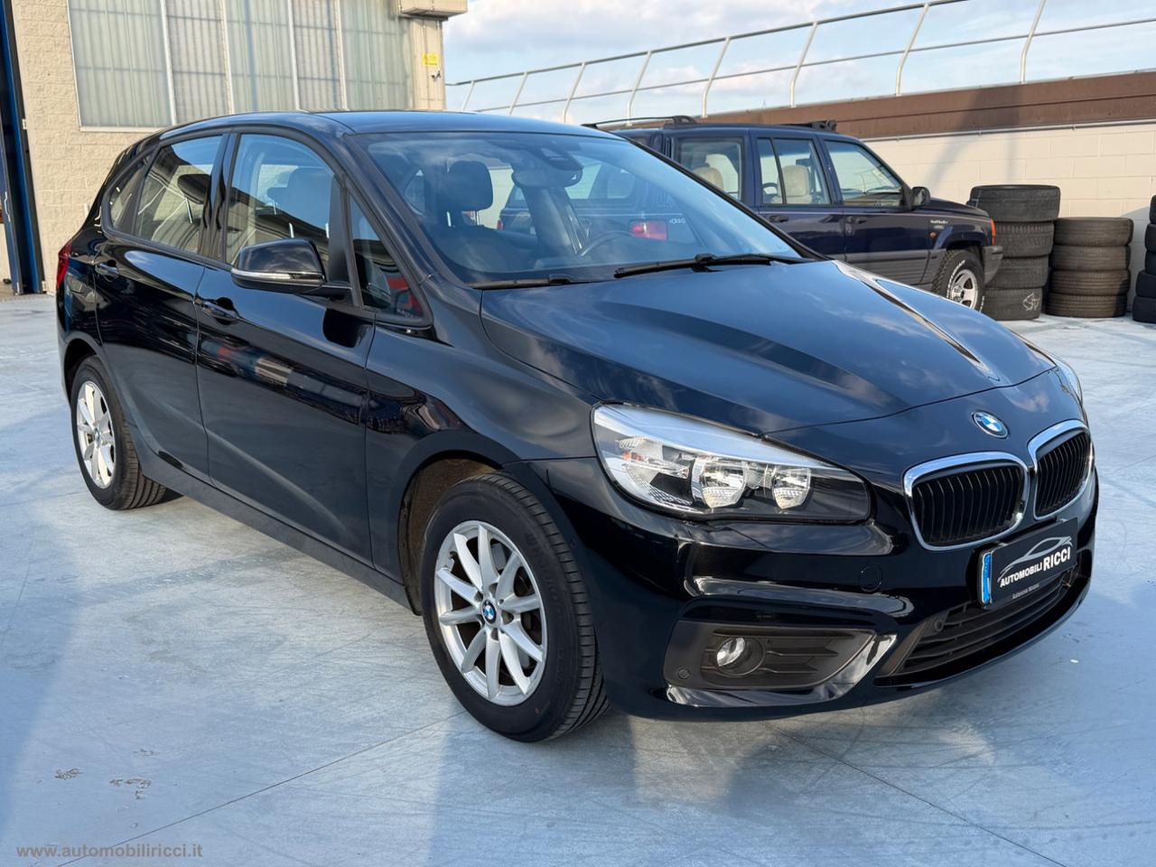 BMW 220i Active Tourer Advantage