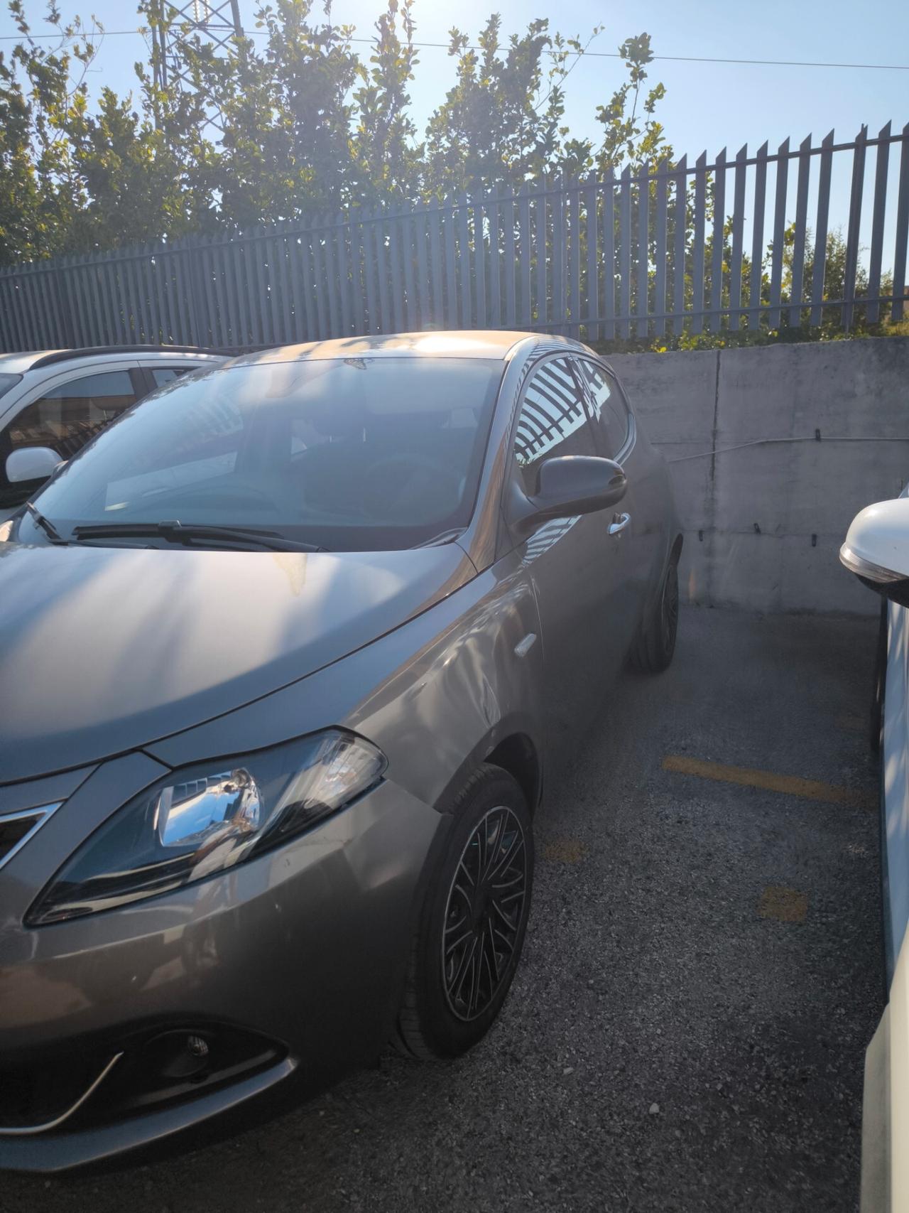 Lancia Ypsilon 1.0 FireFly 5 porte S&S Hybrid Gold