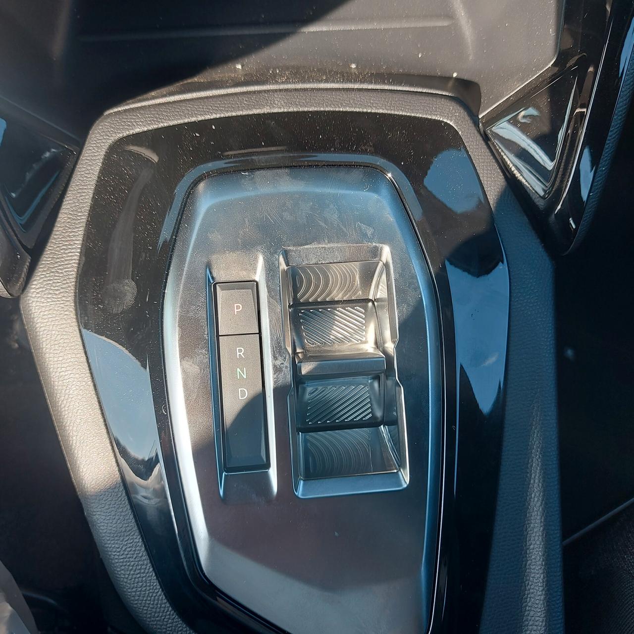 Peugeot 2008 Hybrid 110 e-DCS6 Allure